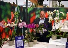 Chris Biesheuvel is helping out with sales in, among others, VW Orchid and Butterfly Orchid, two phalaenopsis growers from the Netherlands who are still going strong.